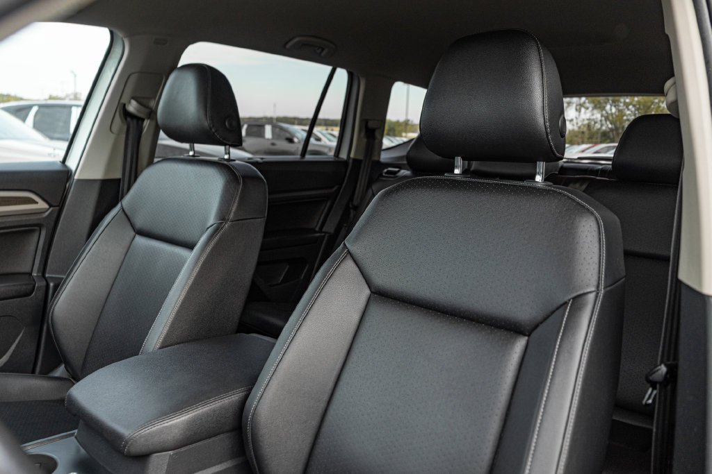Used 2019 Silver Volkswagen 3.6L V6 SE image 11