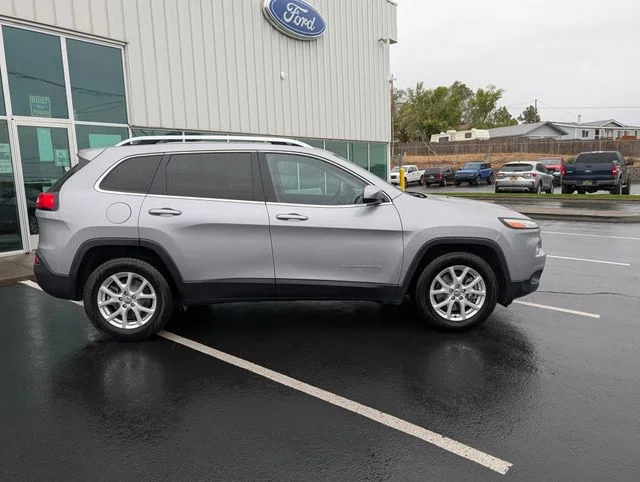 Used 2018 Jeep Cherokee Latitude with VIN 1C4PJLCX7JD510278 for sale in Madras, OR