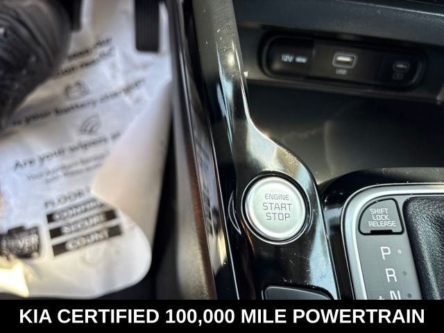 Used 2025 White Kia S image 19