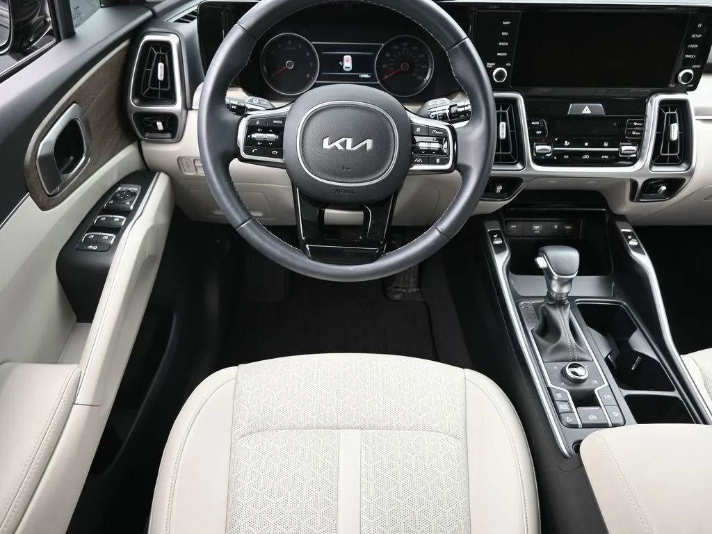 Used 2023 Black Kia X-Line EX image 17