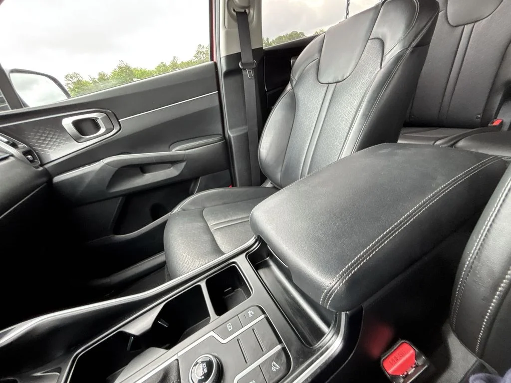 Used 2021 Red Kia S image 23