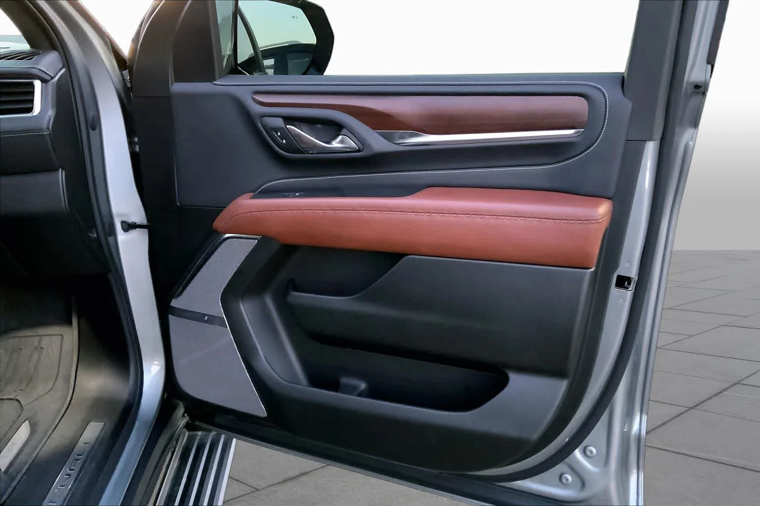 Used 2023 Sterling Metallic GMC Denali Ultimate image 22
