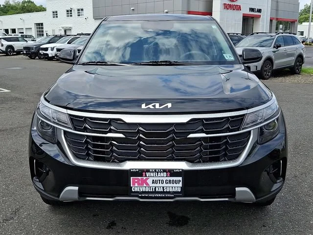 Used 2024 Black Kia LX image 3
