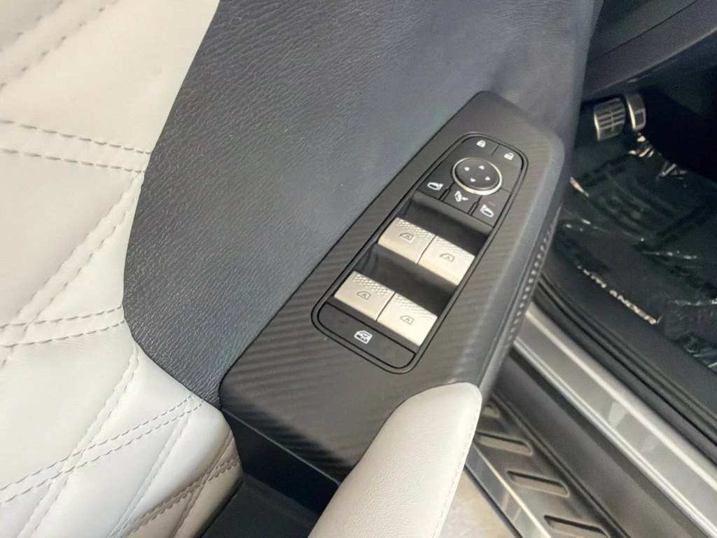 Used 2022 Silver Mitsubishi SEL image 43