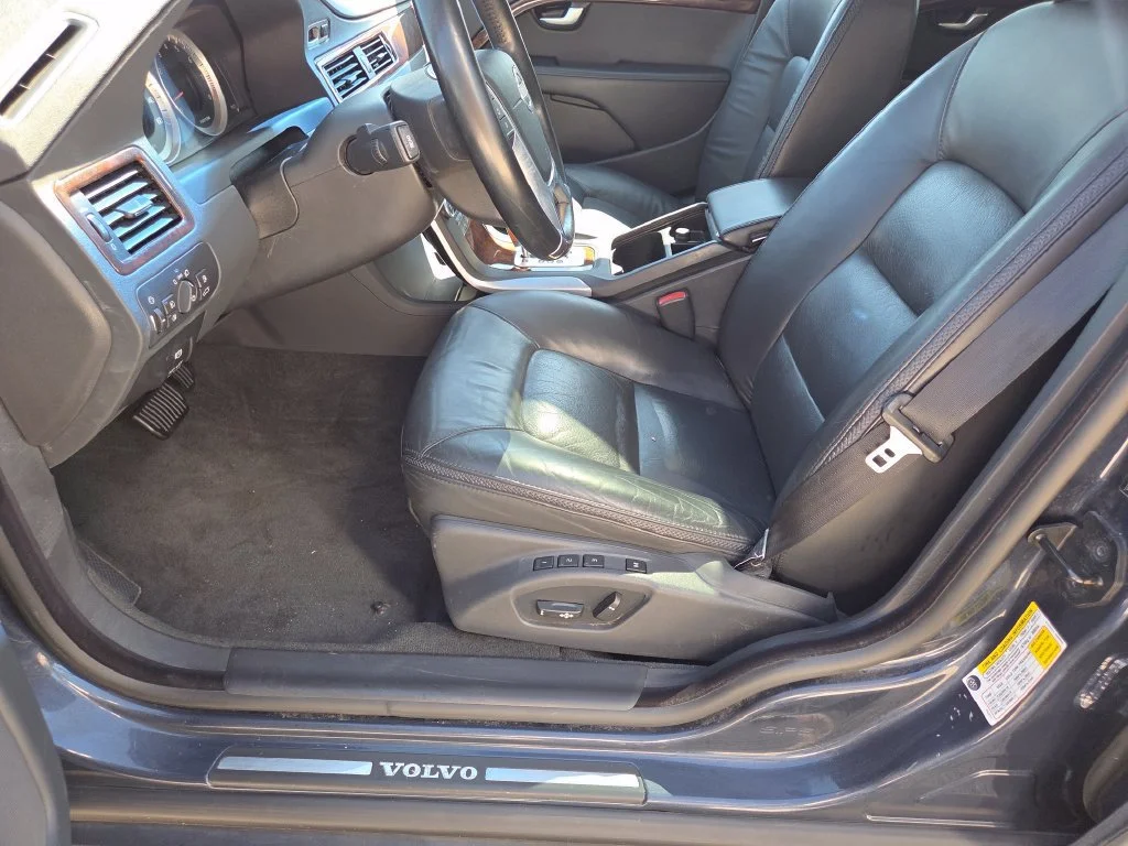 Used 2011 Caspian Blue Metallic Volvo 3.0T image 6