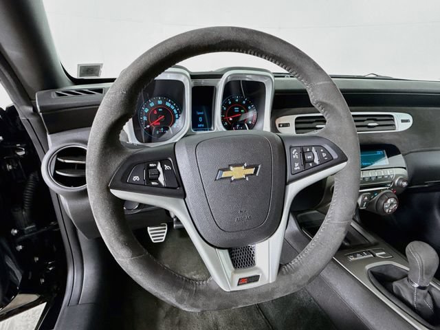 Used 2015 BLACK Chevrolet Z/28 image 4