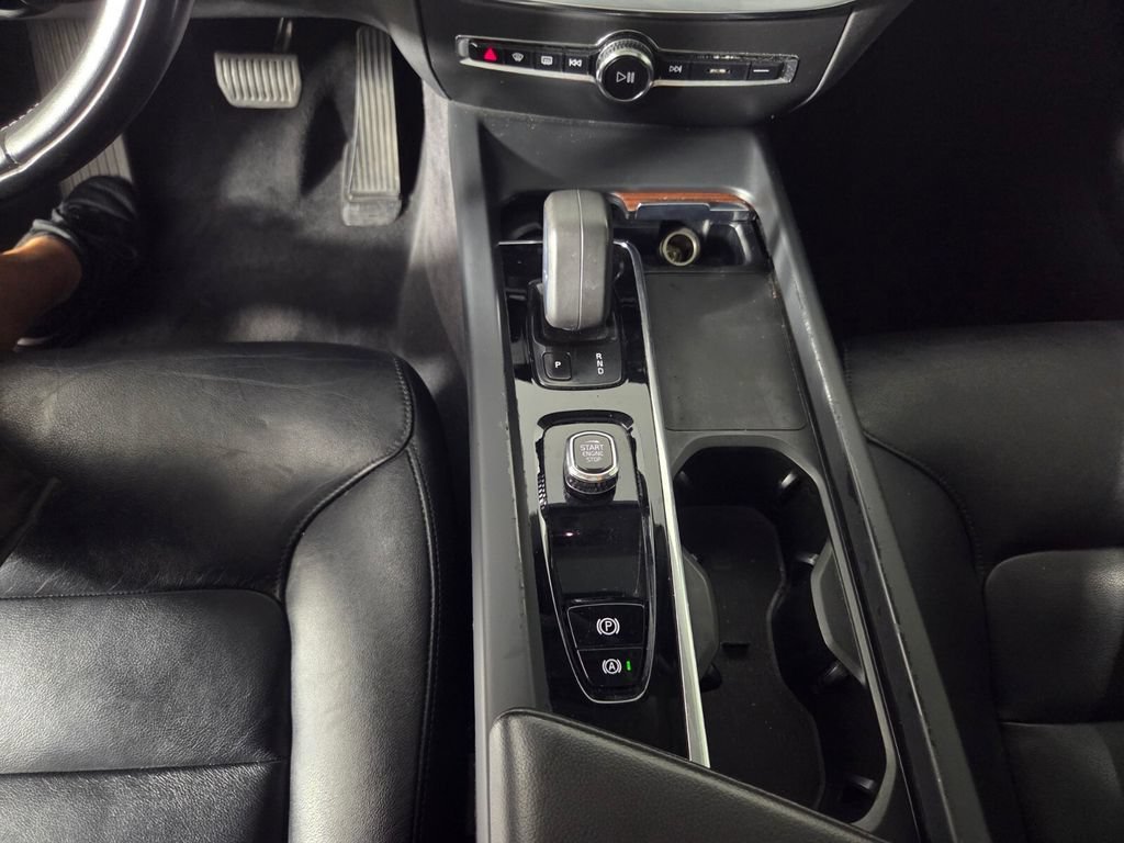 Certified Used 2022 Gray Volvo Momentum image 12