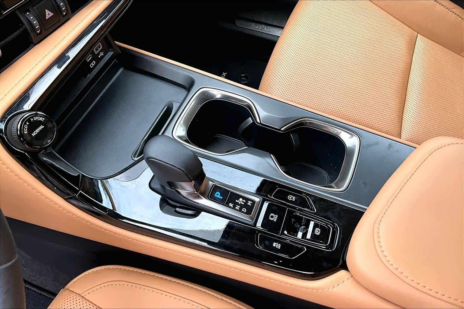 Used 2024 Eminent White Pearl Lexus  image 17