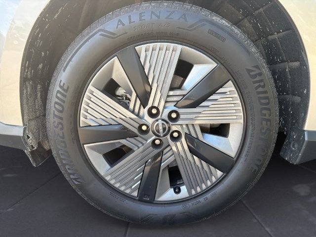 Used 2025 Gold Nissan SL image 40