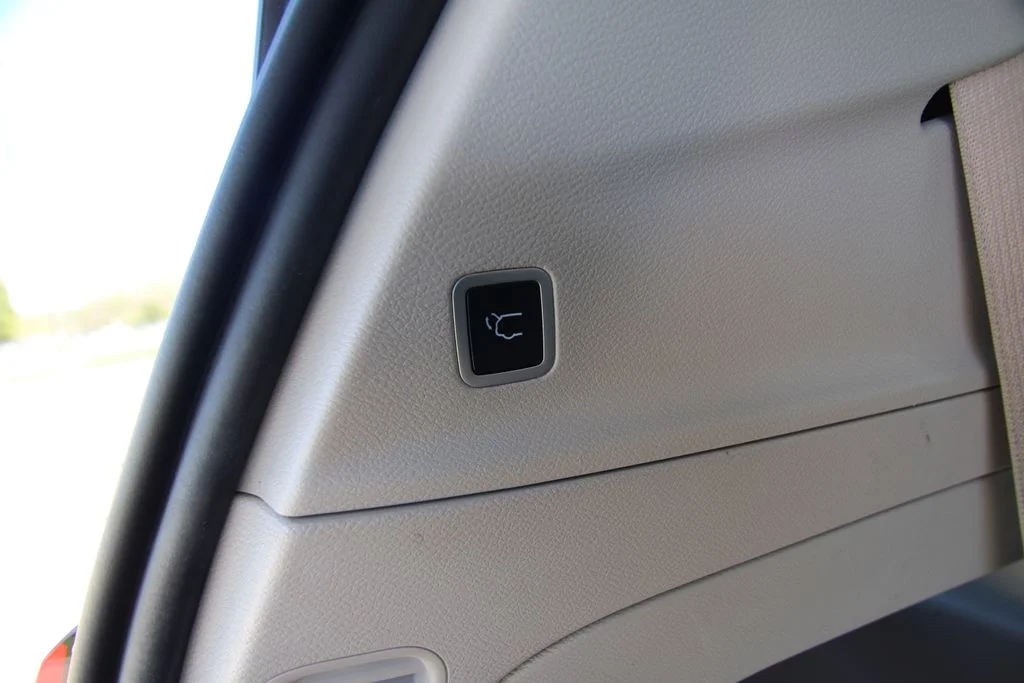 Used 2024 Black Chrysler Touring L image 33
