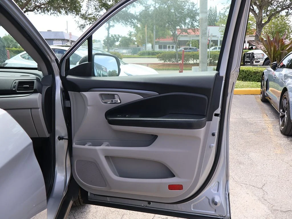 Used 2021 Silver Honda EX image 23