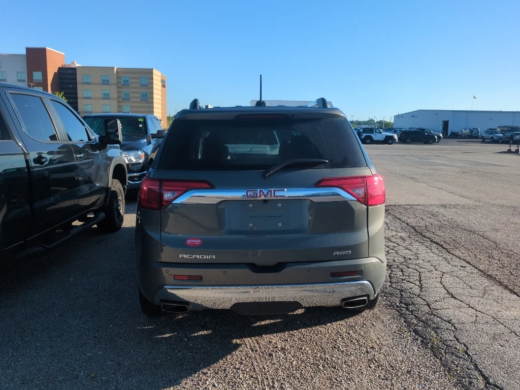 Used 2018 Mineral Metallic GMC Denali image 7