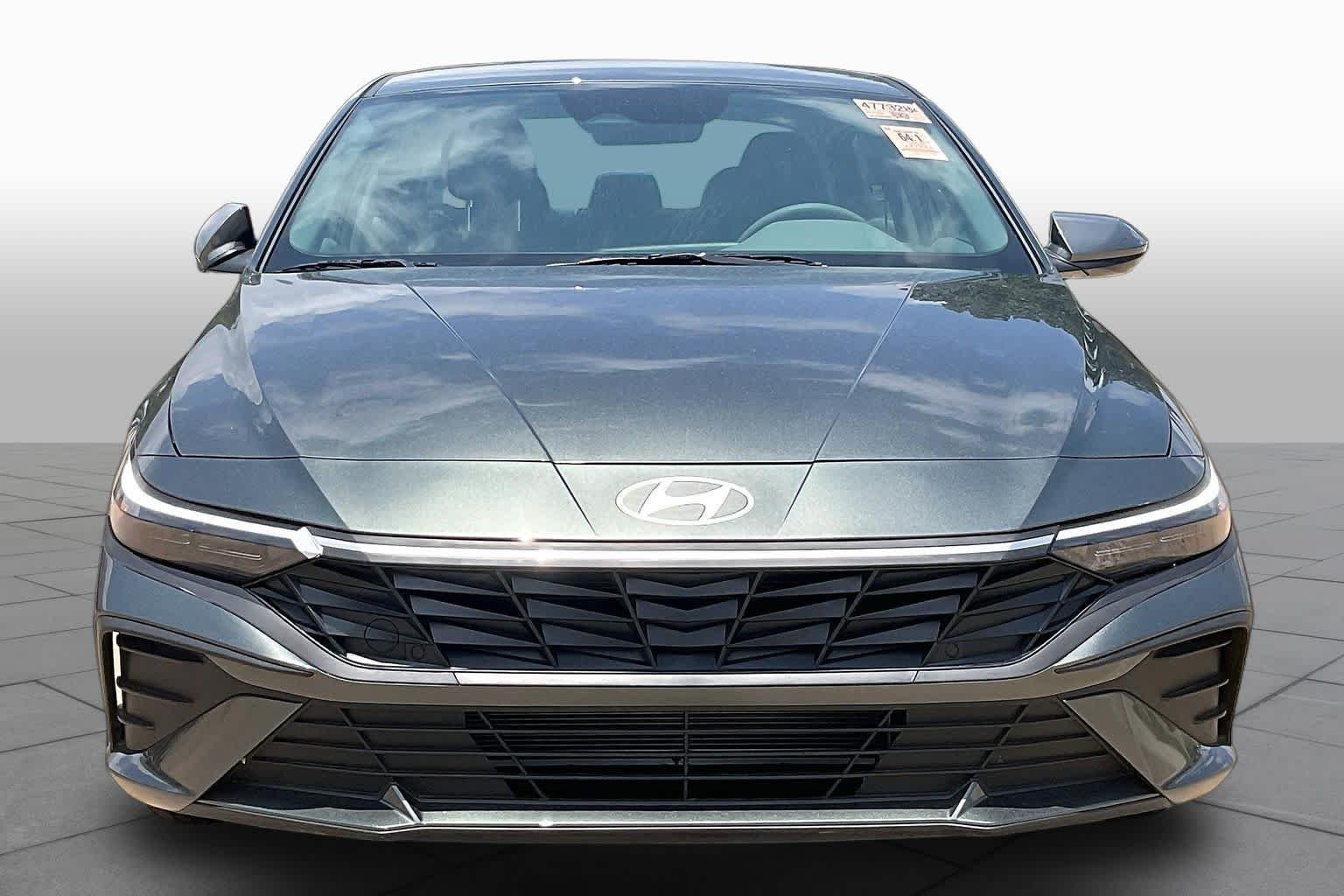 Used 2026 Amazon Gray Hyundai SE image 4