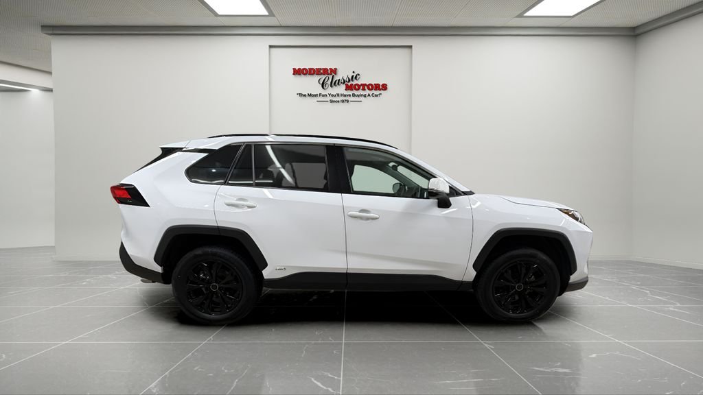 Used 2025 White Toyota XLE image 8