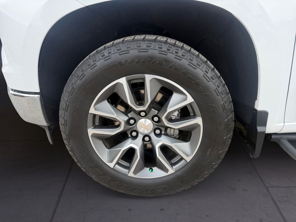 Used 2023 White Chevrolet LT image 9