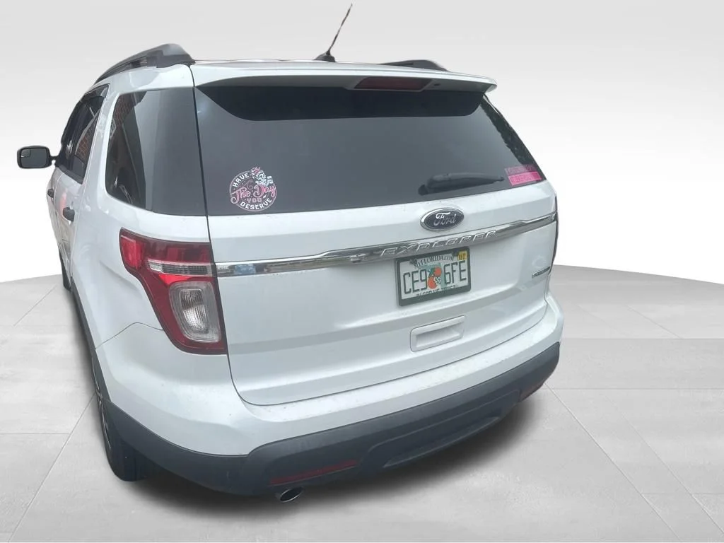 Used 2013 White Ford Base image 14