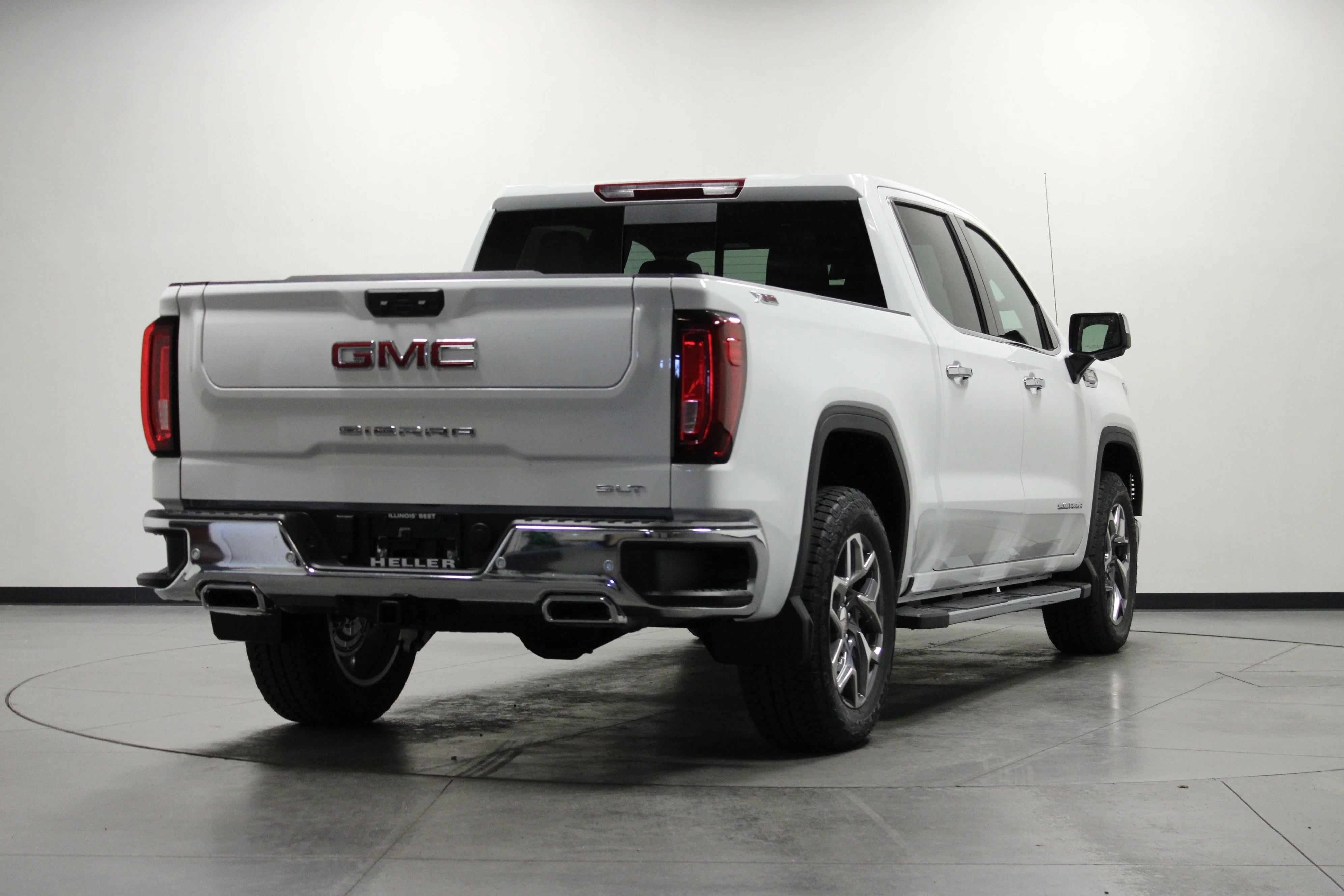 New 2026 Summit White GMC SLT image 4