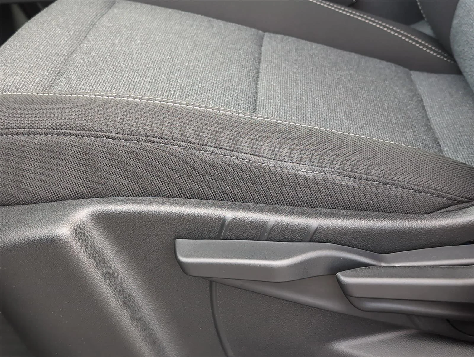 New 2026 Sterling Metallic GMC Elevation image 23