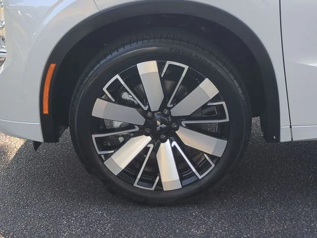Used 2025 White Mitsubishi SEL image 10