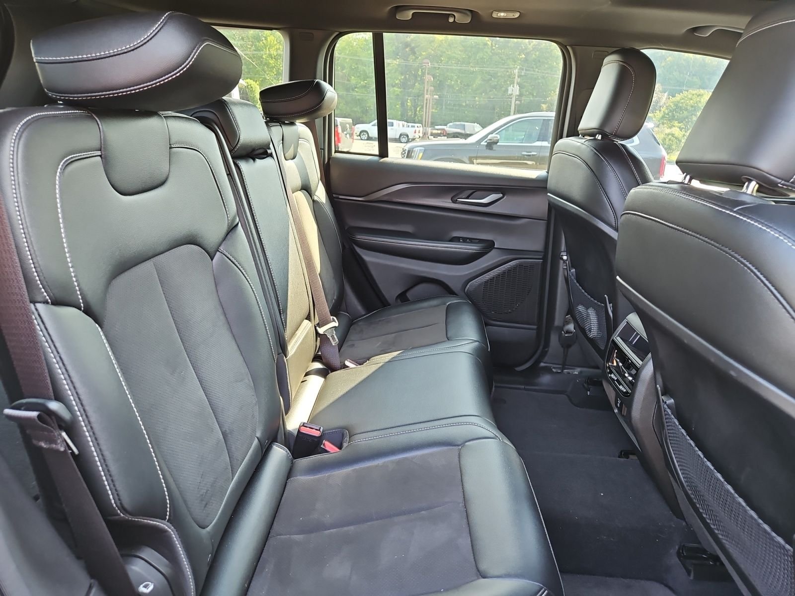 Used 2024 White Jeep Altitude image 17