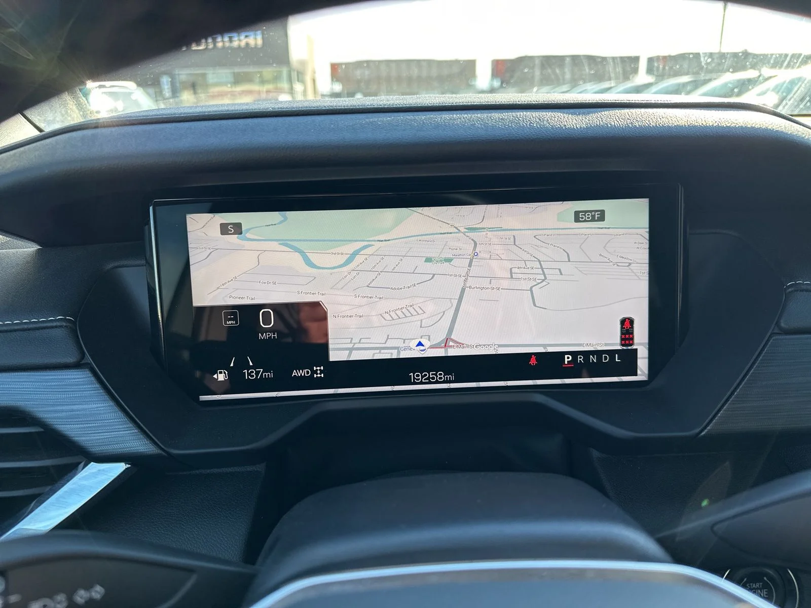 Used 2025 White GMC Elevation image 31