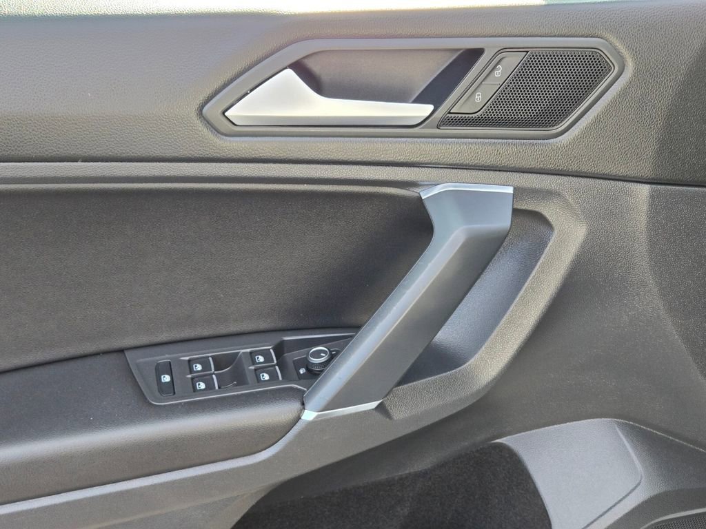 2020 Volkswagen Tiguan SE - Photo 17