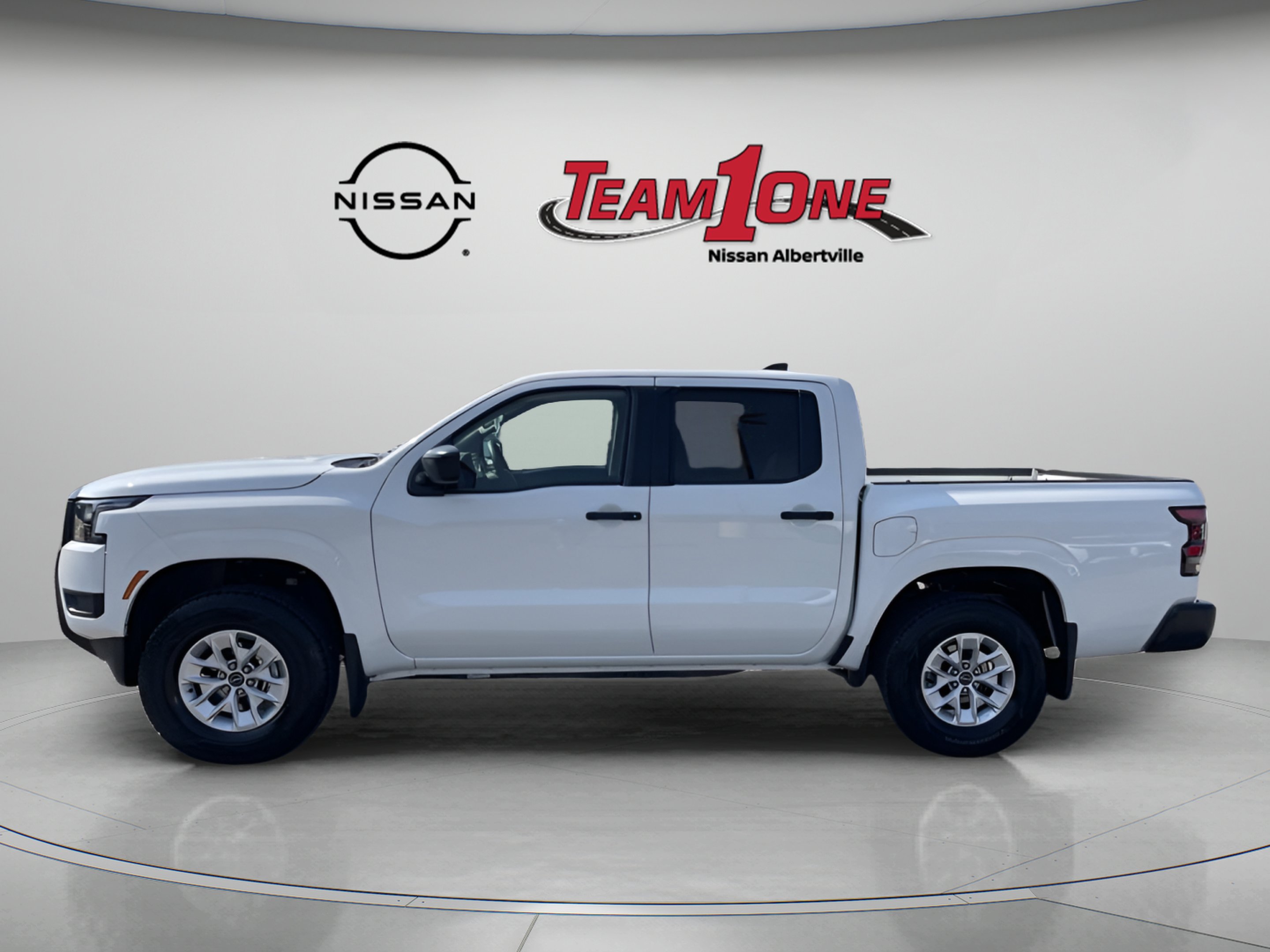 New 2026 Glacier White Nissan S image 4