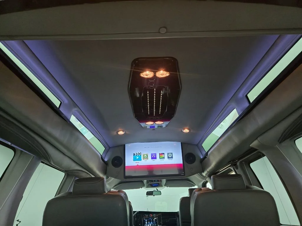 2023 GMC Savana Cargo Work Van - Photo 9