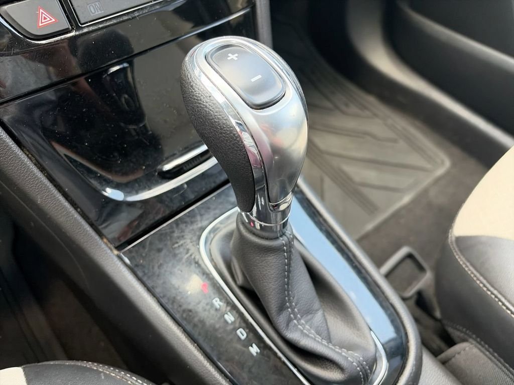Used 2020 White Buick Preferred image 20