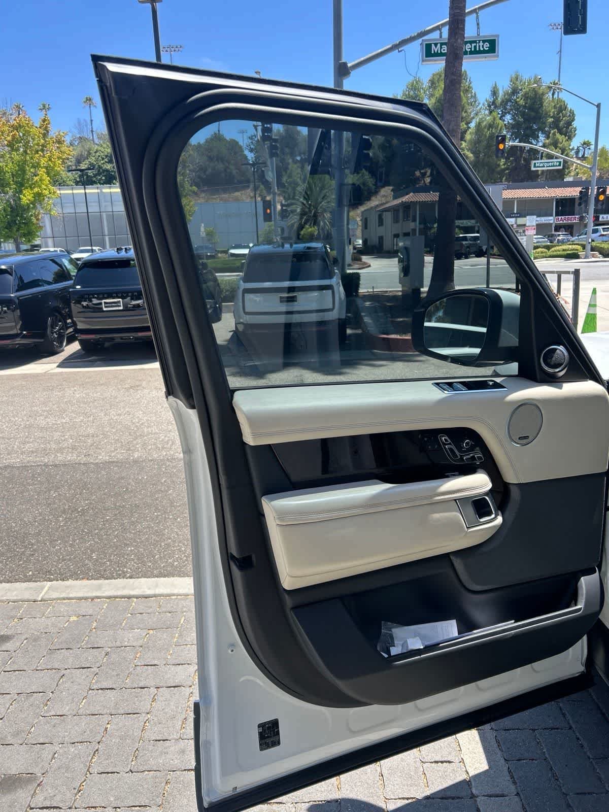 Used 2020  Land Rover HSE image 10
