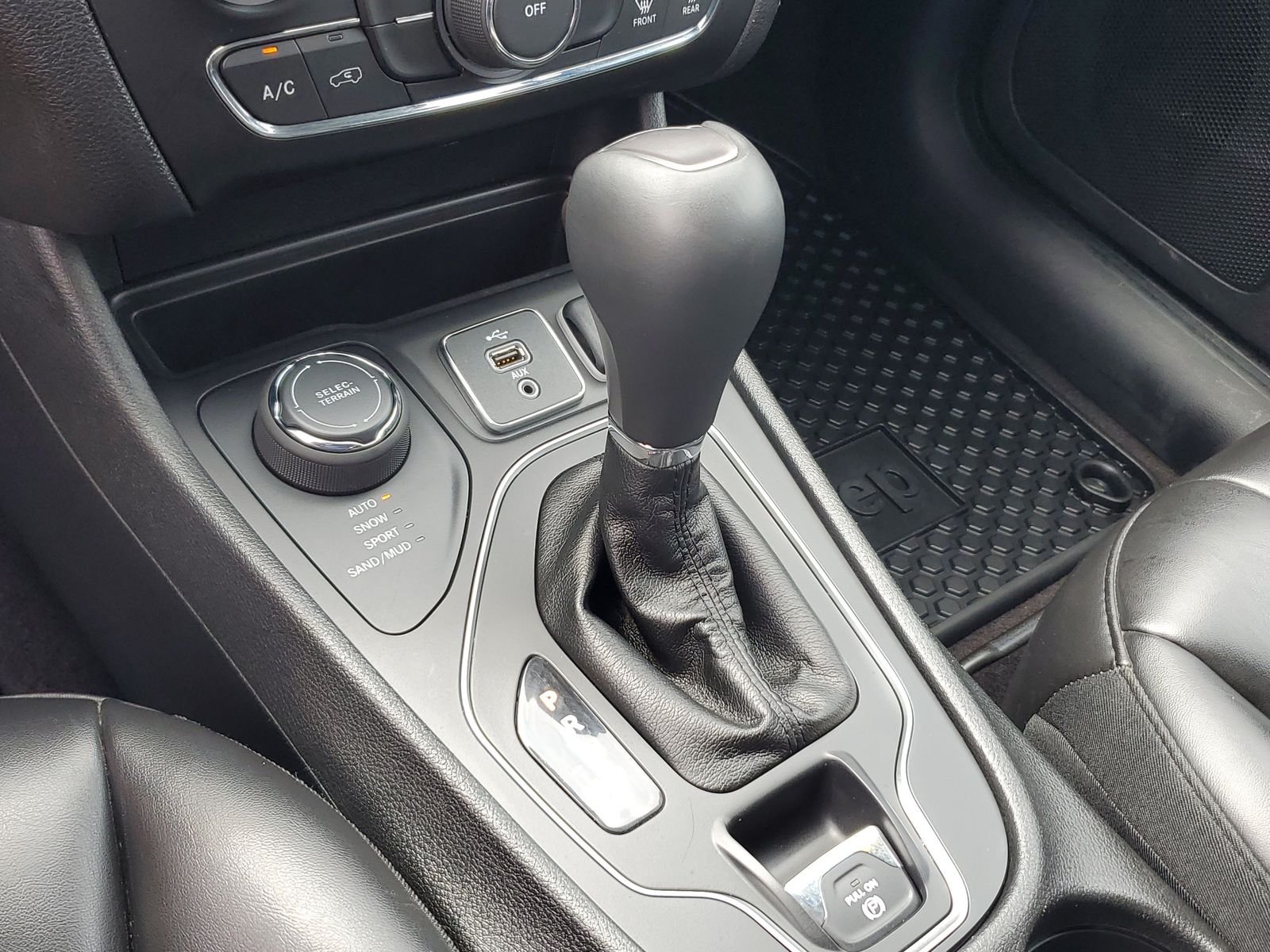 Certified Used 2019 Silver Jeep Latitude Plus image 13