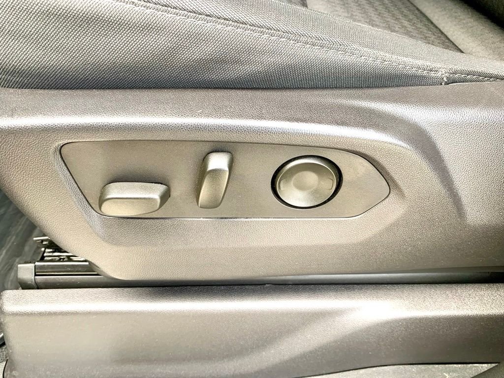 Used 2024 White GMC Elevation image 44