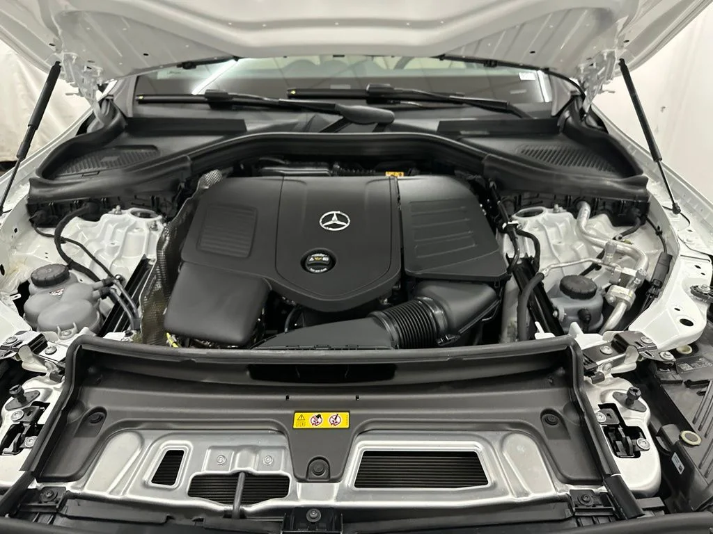New 2027 White Mercedes-Benz GLC 300 image 12