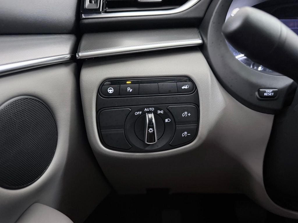 Used 2023 Gray INFINITI LUXE image 24