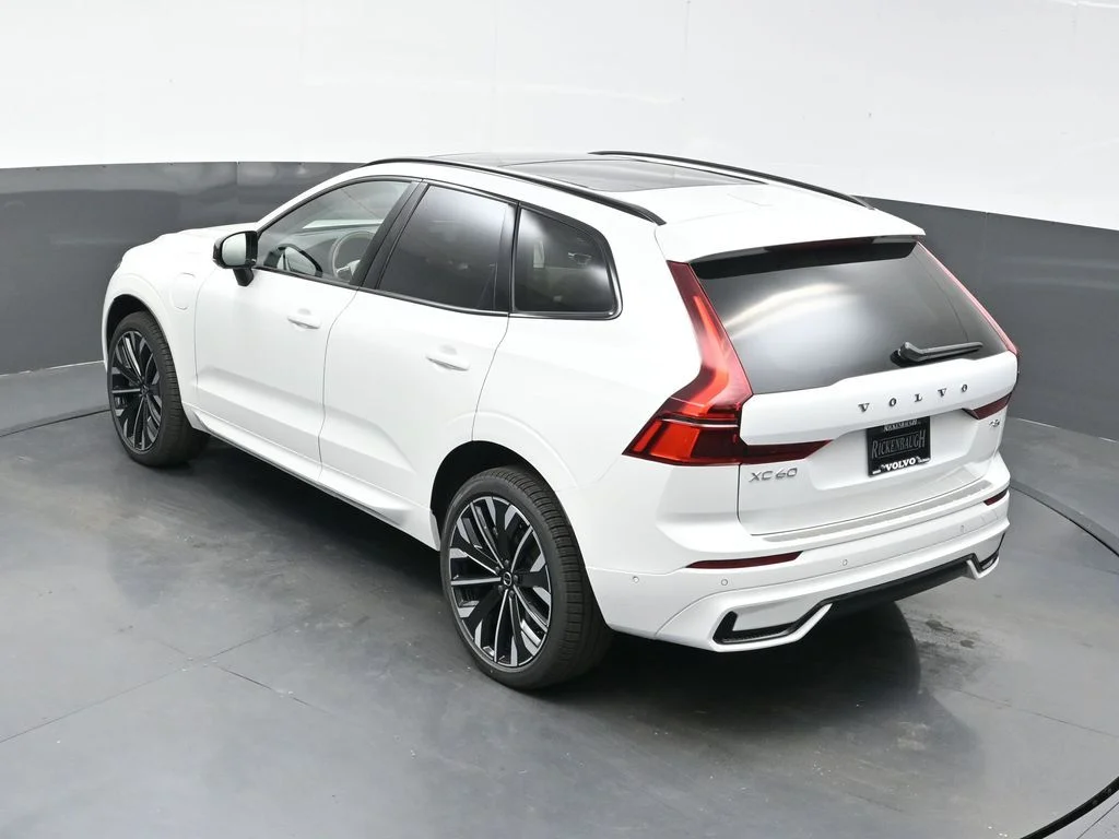 New 2026 Crystal White Volvo T8 Ultra image 31