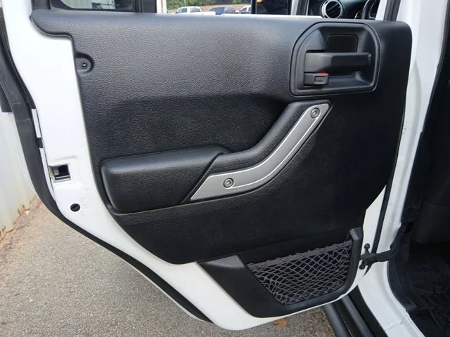 Used 2018 White Jeep Unlimited Sahara image 20