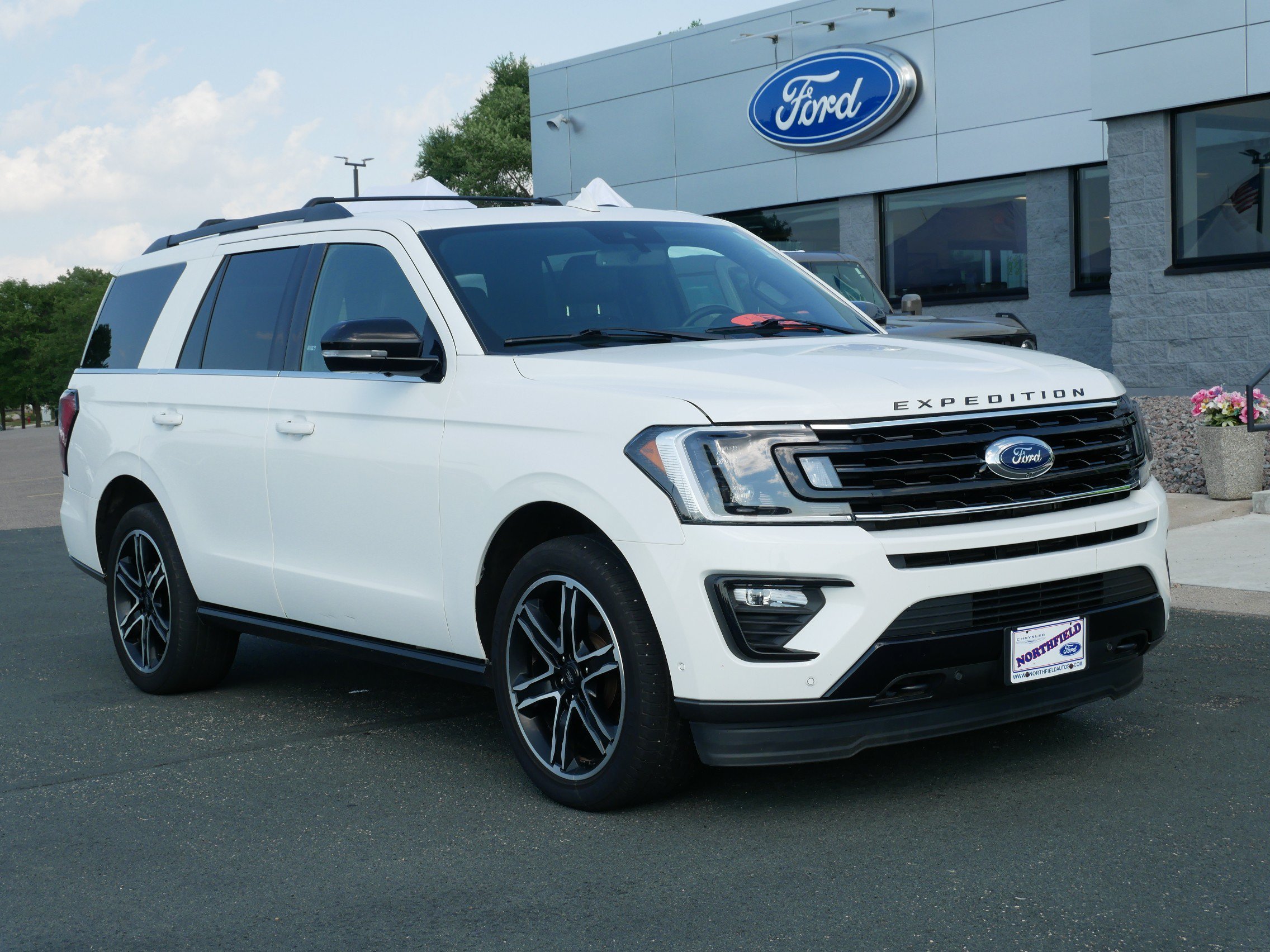 Used 2021 Ford Expedition Limited with VIN 1FMJU2AT0MEA86895 for sale in Northfield, Minnesota