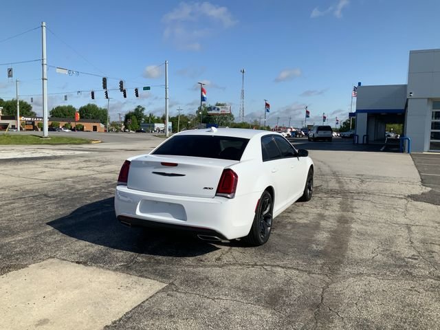 Used 2022 White Chrysler Touring image 7