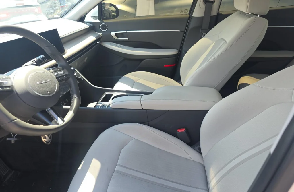 Used 2025 Silver Hyundai SEL image 8