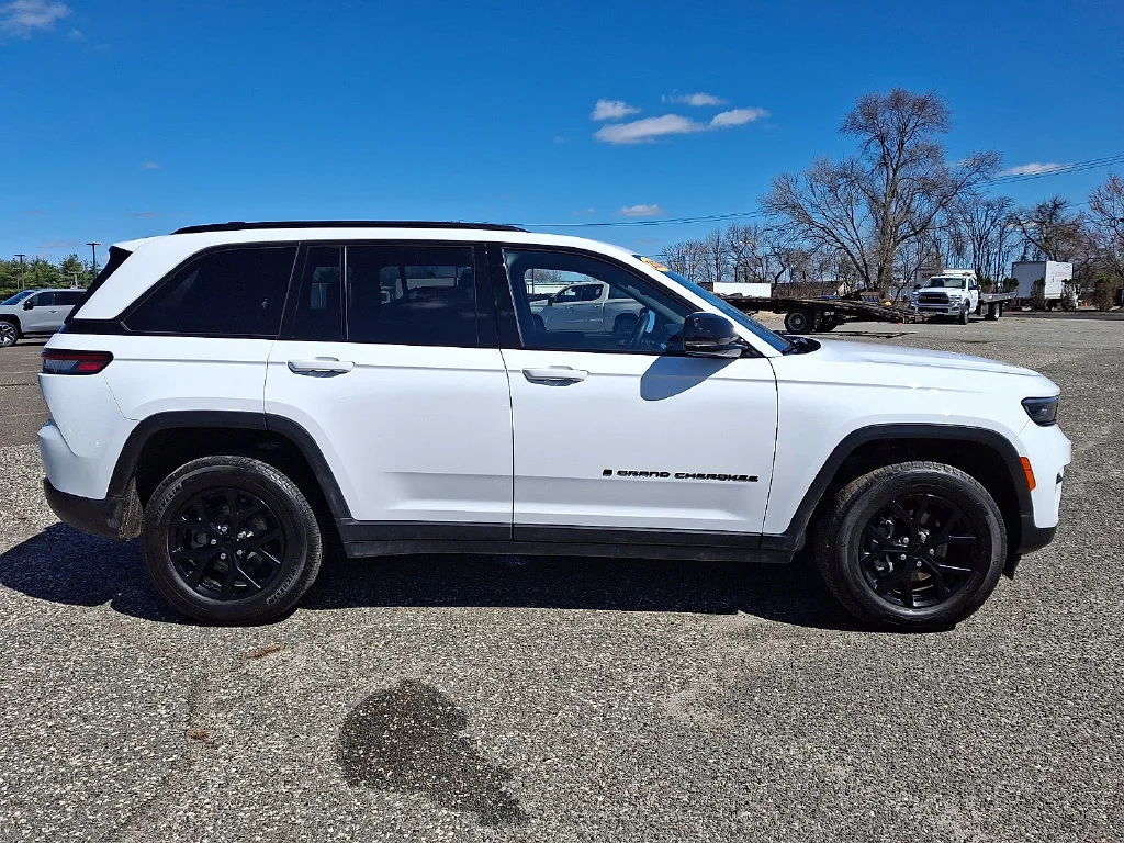 Certified Used 2024 Bright White Clearcoat Jeep Altitude X image 13