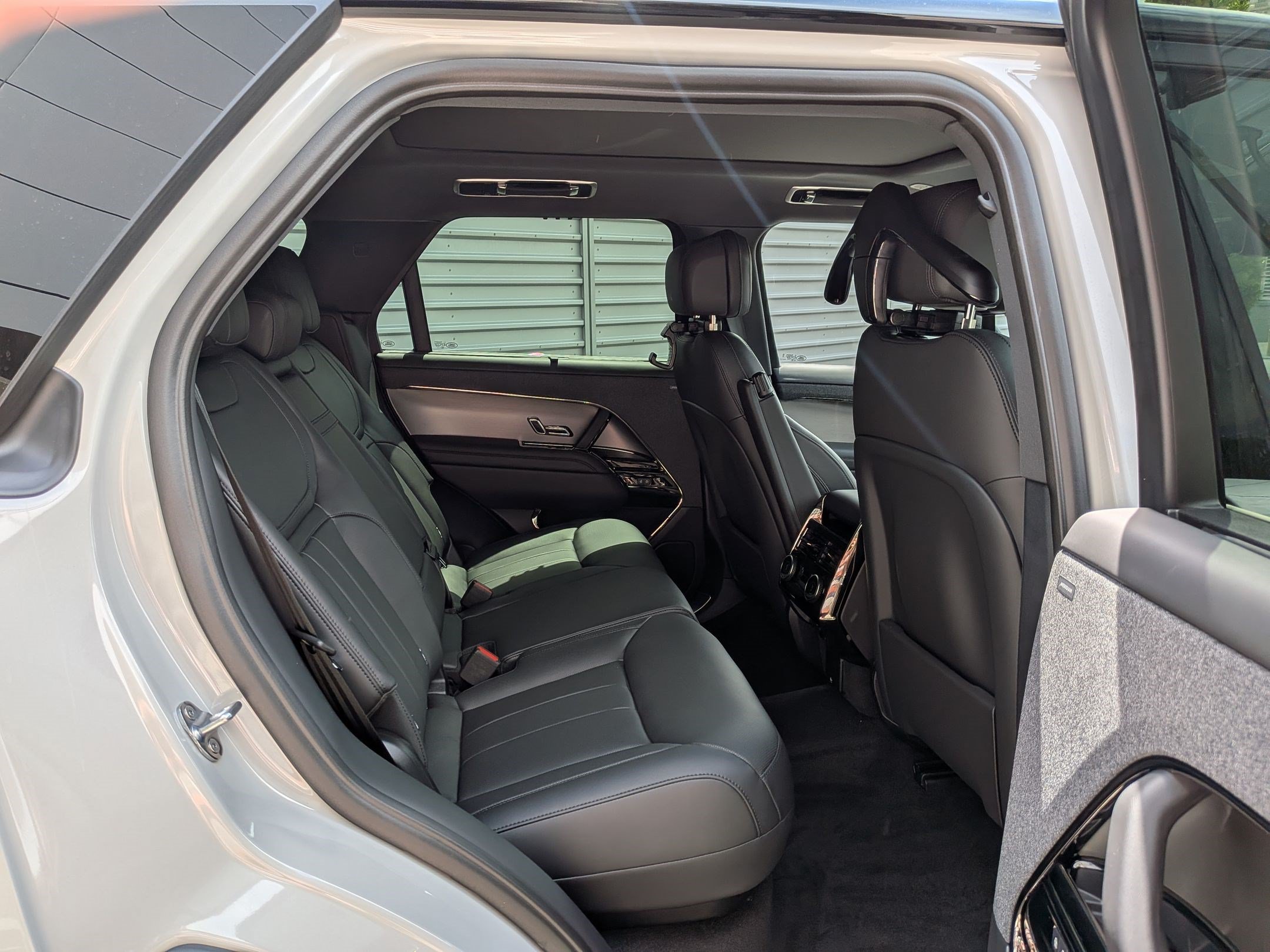 New 2026 Borasco Grey Land Rover P360 SE image 28