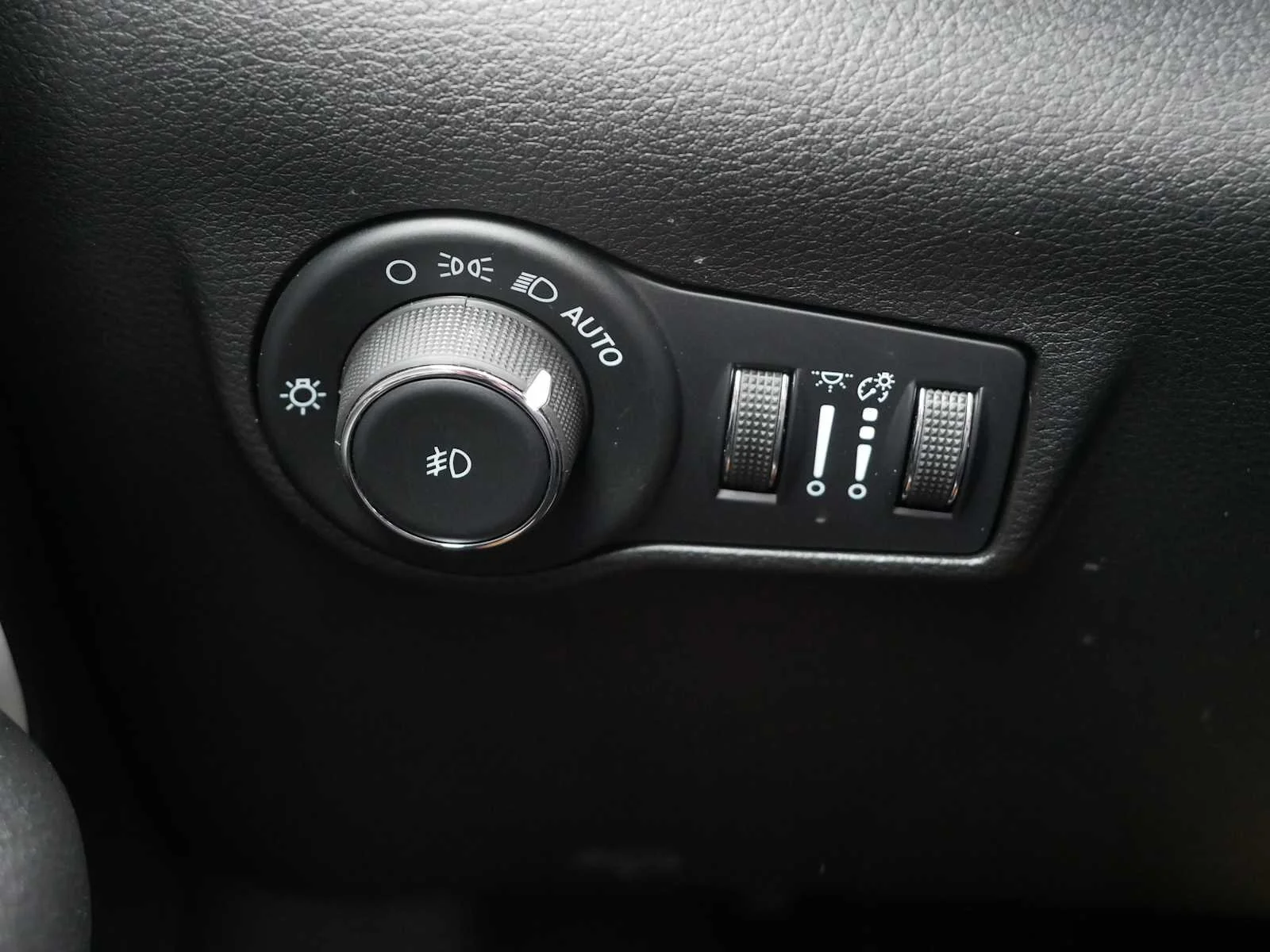 Used 2023 Granite Crystal Metallic Clearcoat Jeep Limited image 21