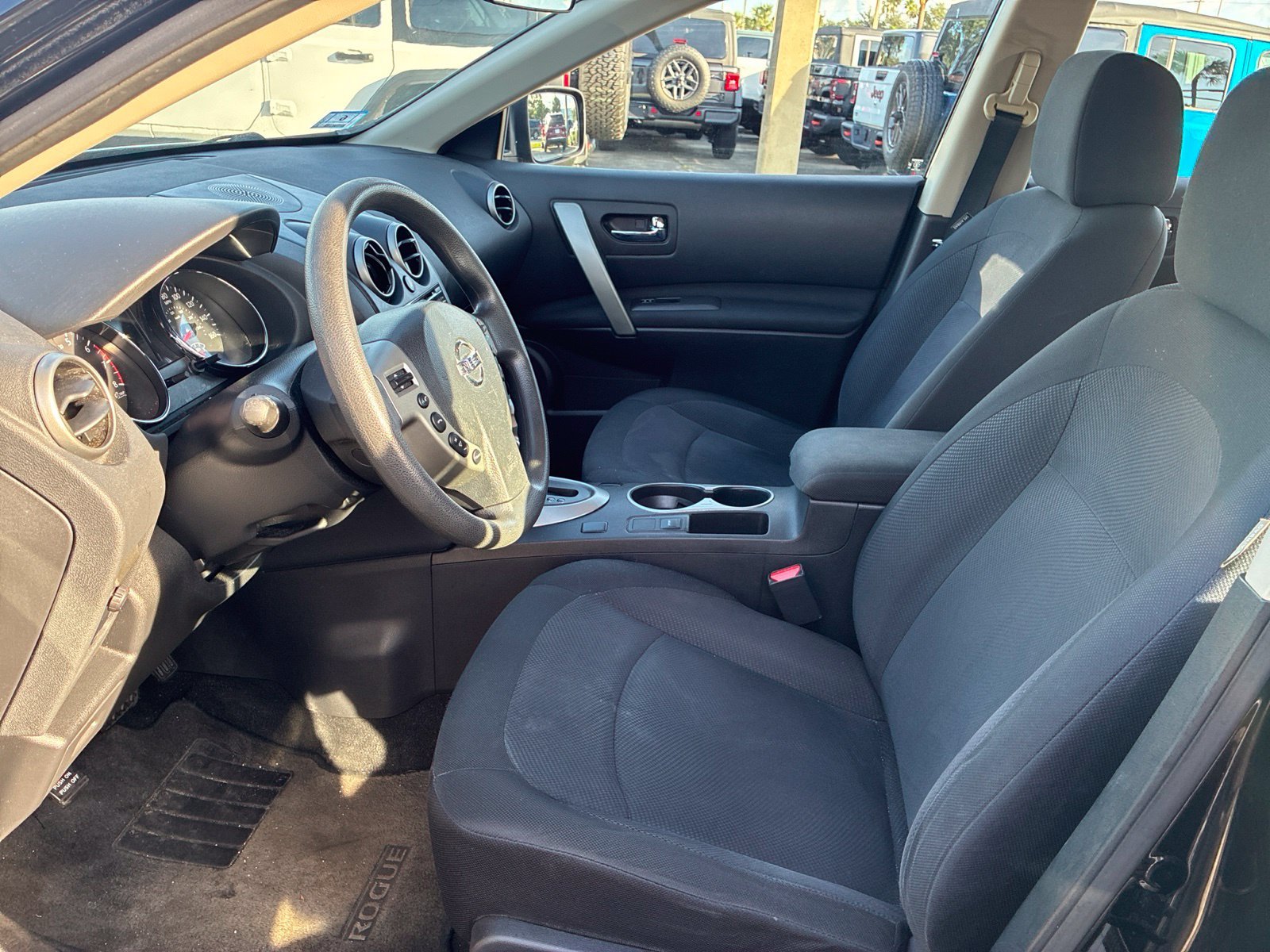 Used 2015 Black Nissan S image 9