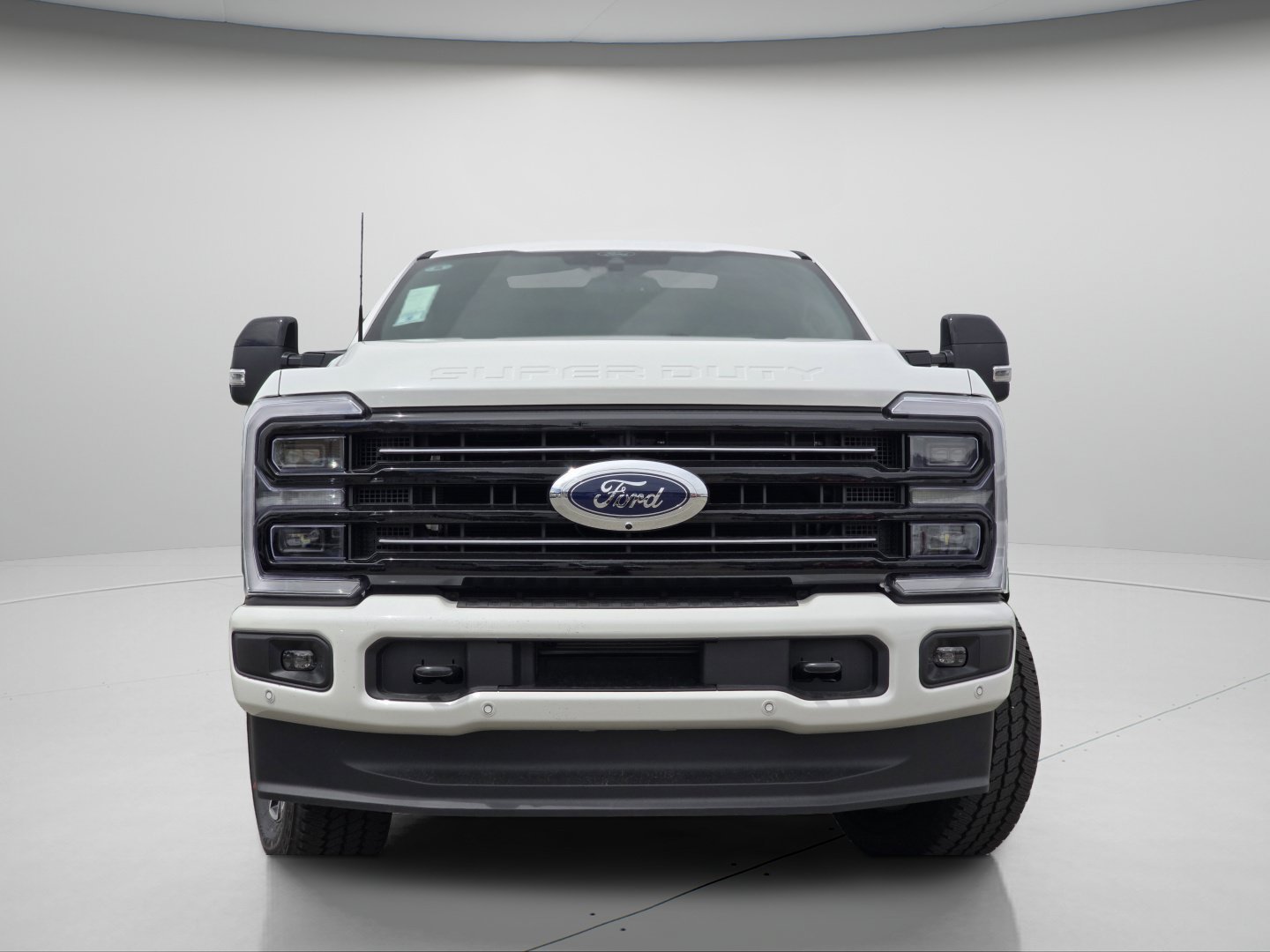 New 2026 Star White Metallic Tri-Coat Ford Platinum image 3