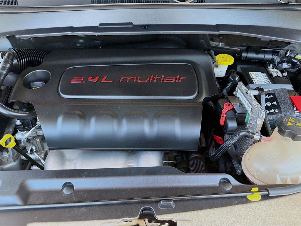 Used 2022 Billet Silver Metallic Clearcoat Jeep Trailhawk image 24