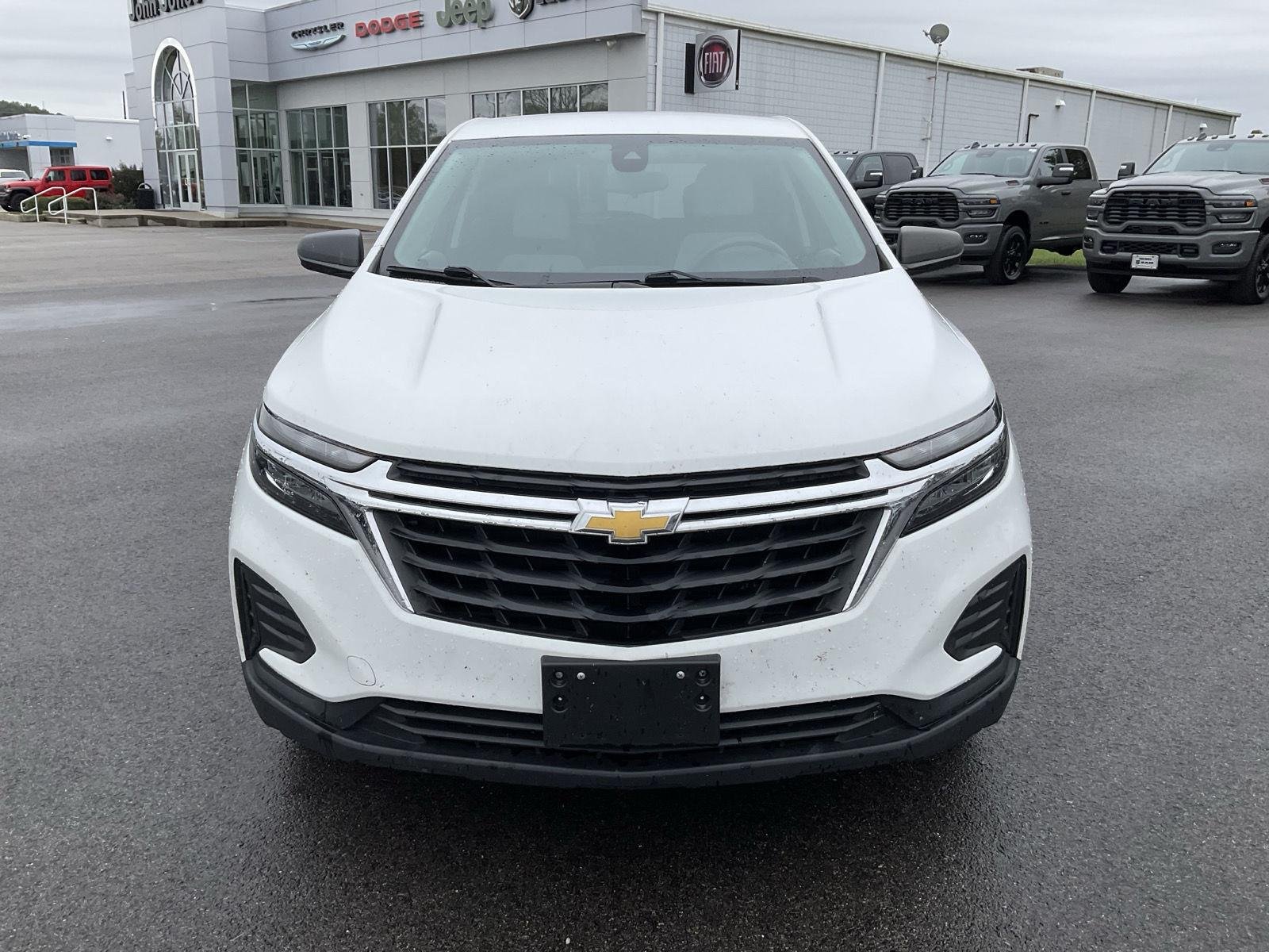 2022 Chevrolet Equinox LS photo 2