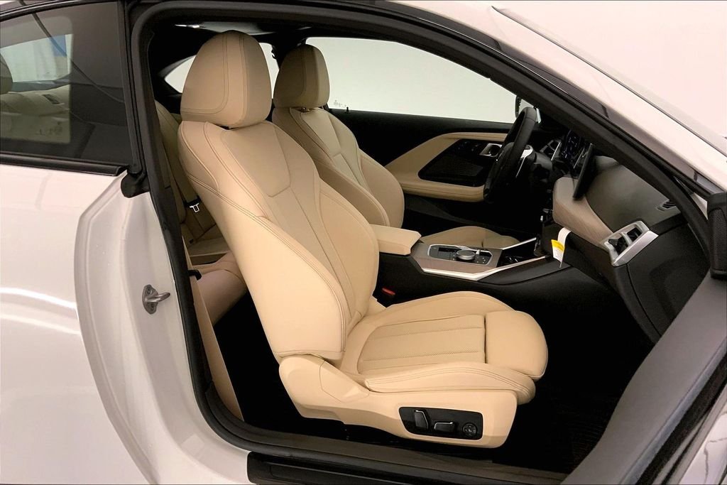Used 2025 Alpine White BMW  image 7