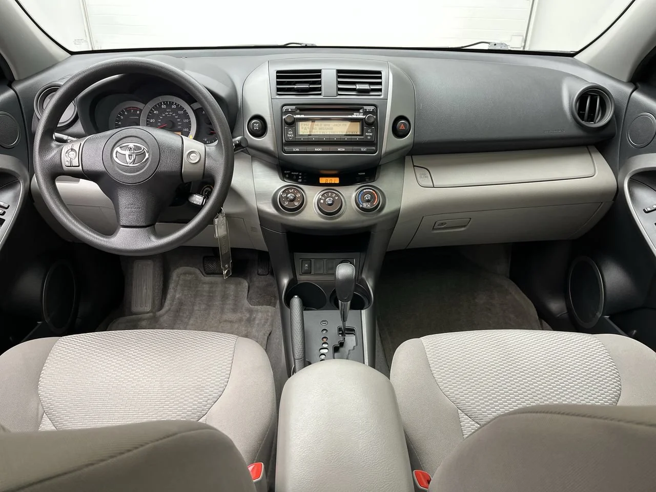 Used 2012  Toyota  image 4