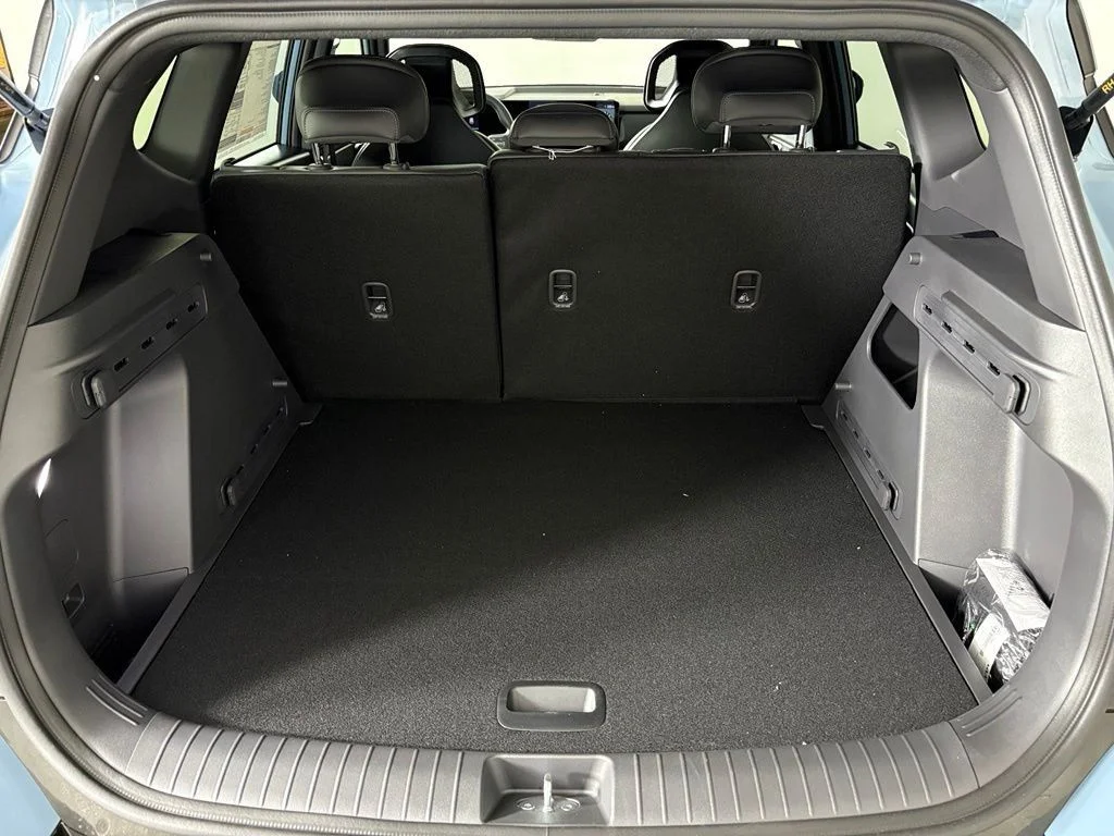 New 2027 Frost Blue / Black Roof Kia X-Line S image 39