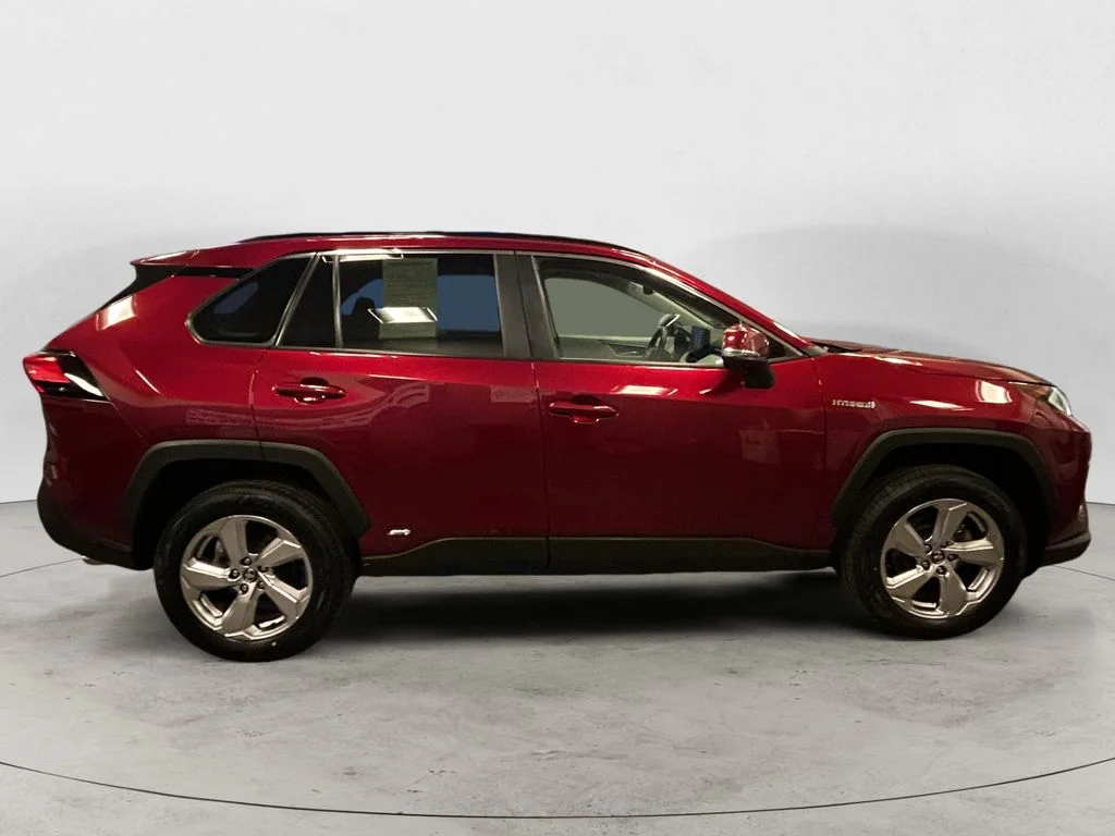 Used 2021 Pearl Toyota XLE Premium image 6